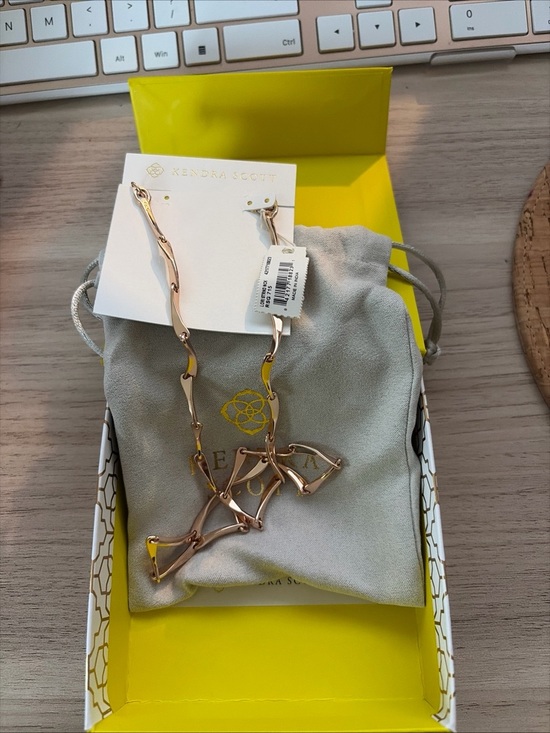 Kendra Scott Jewelry - Kendra Scott Lori Rose Gold Statement Necklace Gold over Brass NWT